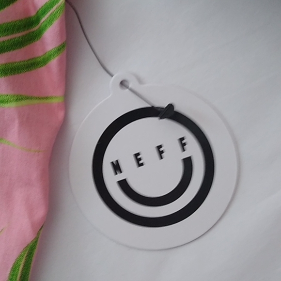 Neff Aloha Hawaiian Pink Button Down Shirt with Macaws Parrots, size Large - Picture 4 of 9